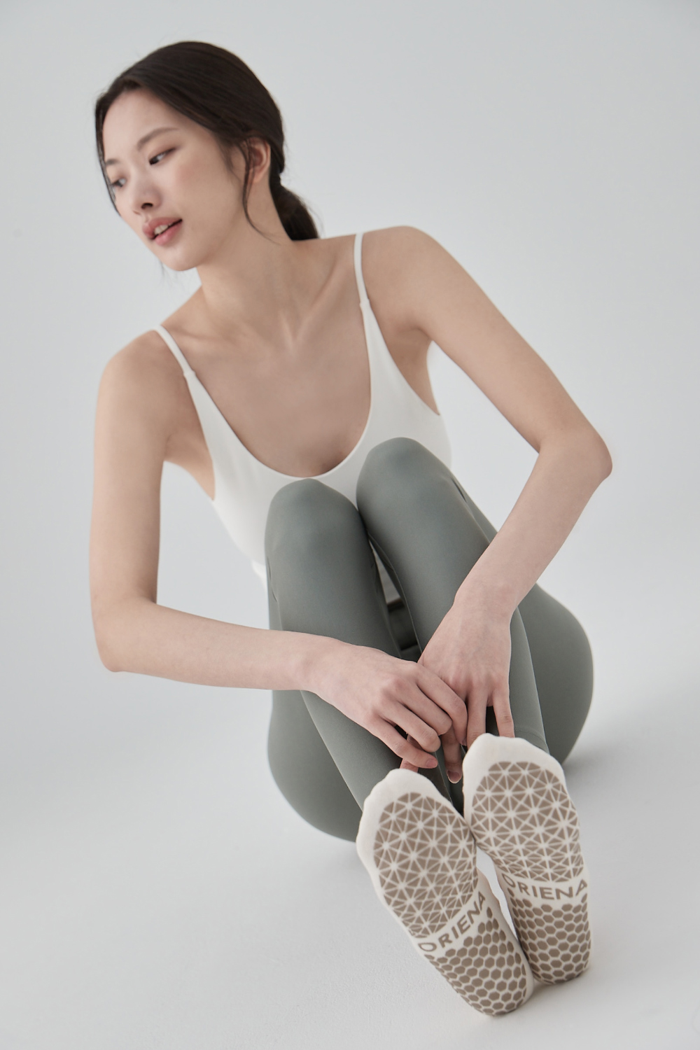 防滑交叉帶襪 ProGrip 米色 Cross Band Socks ProGrip Skin ORIENA