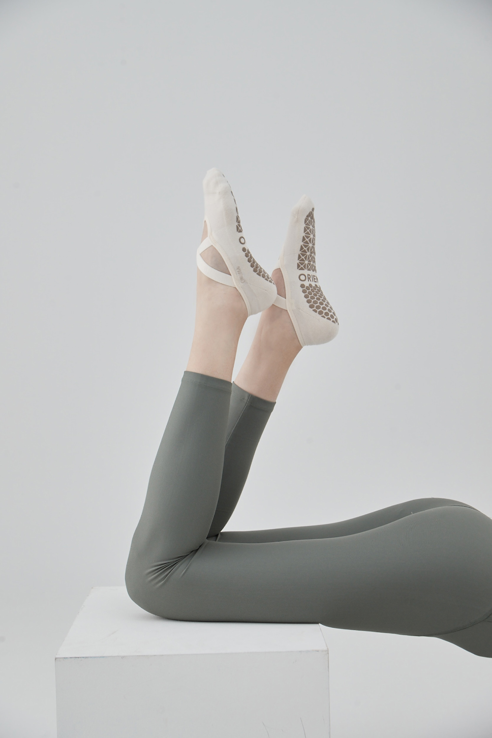 防滑交叉帶襪 ProGrip 米色 Cross Band Socks ProGrip Skin ORIENA